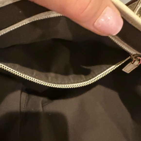 Gucci Beige and Brown Monogram Tote - Picture 6 of 7